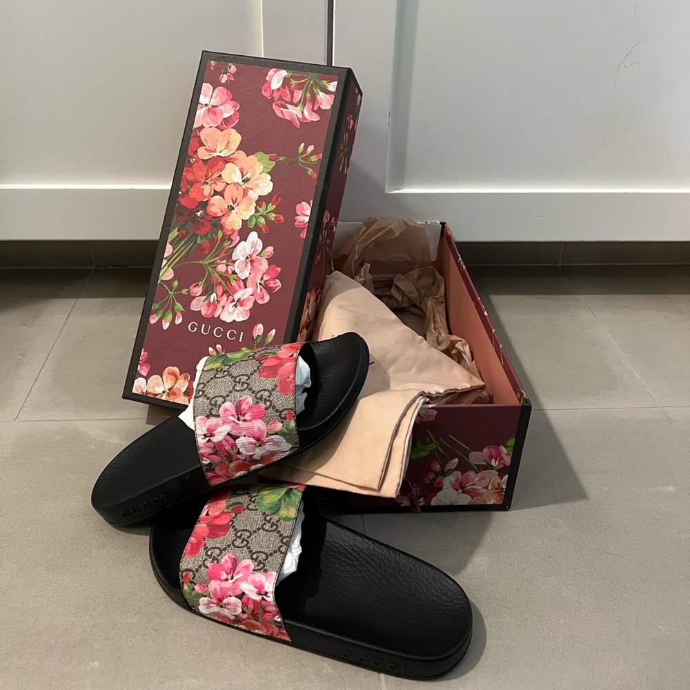 Womens Gucci Blooms Supreme floral slides
